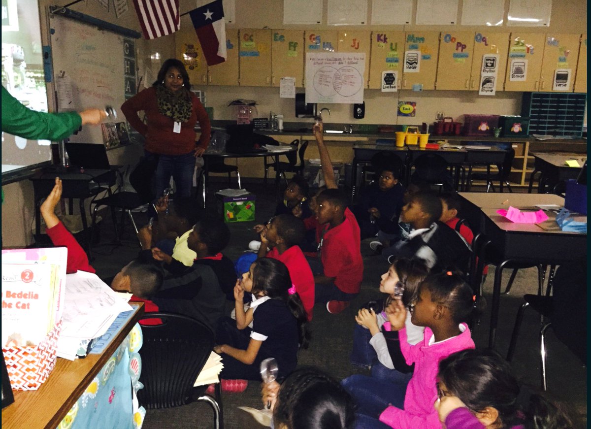 ttiske's tweet photo. Had a wonderful time with the 3rd grade literacy detectives @eickenrohtelem @McdowellMarcy @SISDworkforce https://t.co/ipgomyEWfG