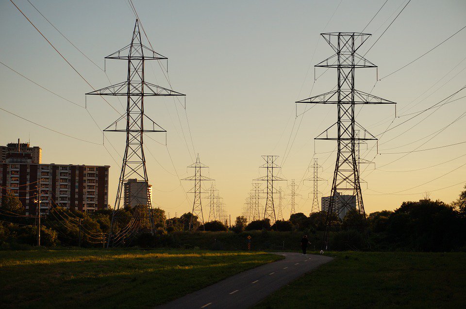 RevistaDP's tweet photo. CFE mejora competitividad en México por baja de tarifa #eléctrica https://t.co/NE3U3A1178 https://t.co/cYQfADv2Zb