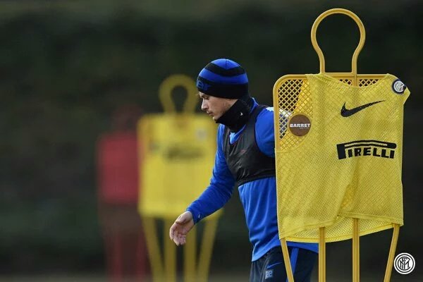 Inter_id's tweet image. Sesi latihan pertama @Edercitadin7 inter.it/ba/news/19781 #WelcomeEder #FCIM