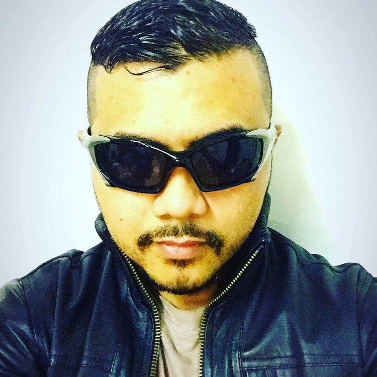 Koh <a href="/ernestprakasa/">Pria Perkasa</a> HBD ya, gue bela2in buka twitter lg &amp; posting dr Africa buat lo. *Photonya udh mirip lo belom?