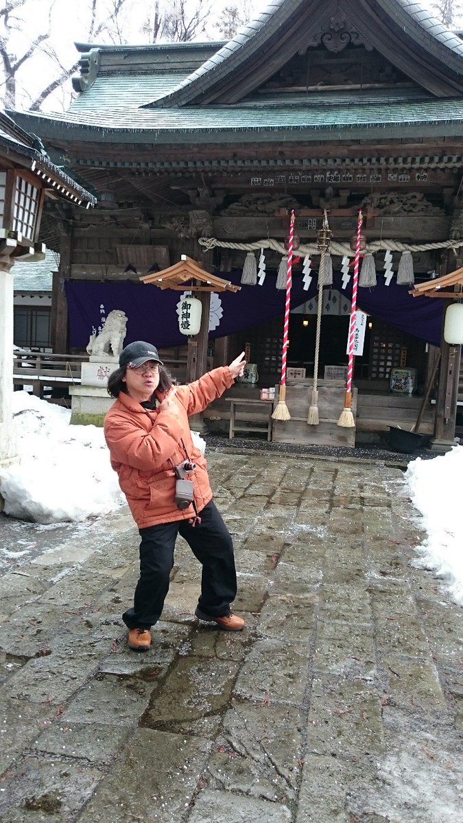 Wachine's tweet photo. 雪だ！先生お元気そうでなによりです。 RT @Ange_sasaki: 寒さも何のその!!(*￣∇￣)ノ飛鳥昭雄大先生!! https://t.co/MnBpIHJnhc