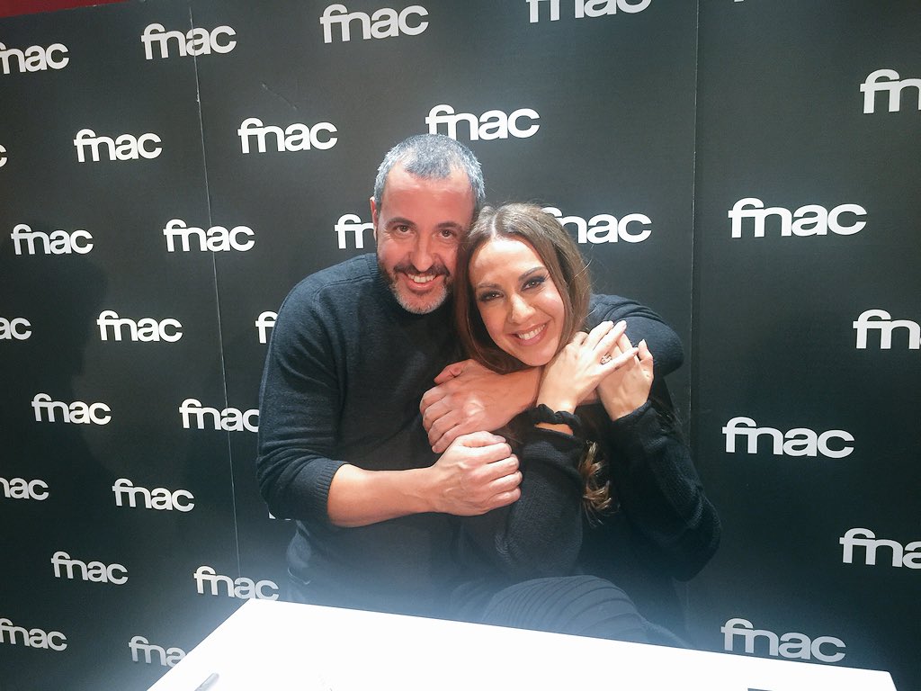 monicanaranjo's tweet photo. 03:30 de la madrugada. Salimos ahora mismo tras 10 horas firmando en el @Fnac_ESP Gracias a todos por vuestro amor. https://t.co/11GdCkhaOc