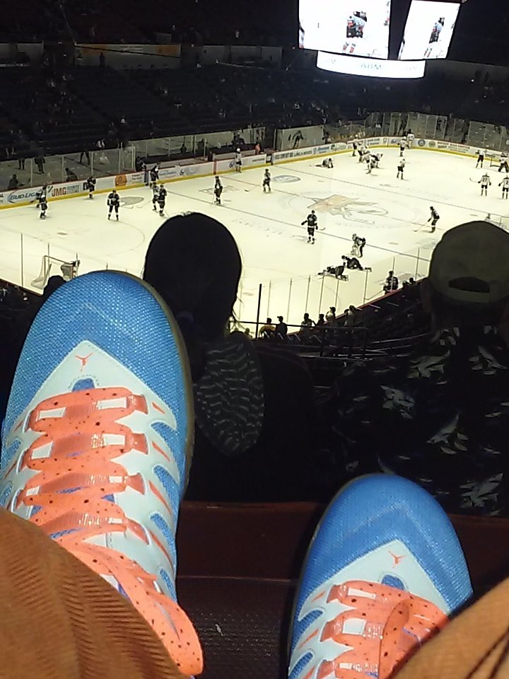 oh_swick's tweet photo. In the clippers' "First Harbor" #CP3ID
for some Hockey Night in San Diego https://t.co/CJm74Q8hwU