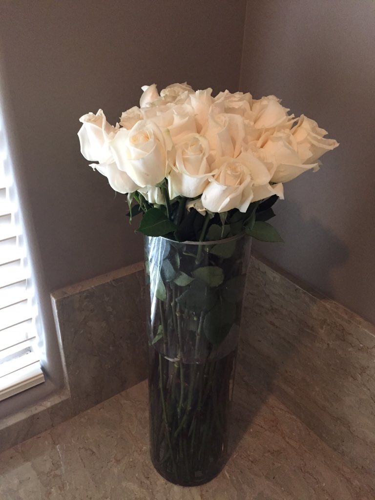 syndal03's tweet photo. #RosesEverywhere #LoveIsInTheAir #HappyAnniversary #CheersToFiveYears #ThanksBabe #LoveYouToo @ChadGaudin57 https://t.co/x9W0XhwZtK