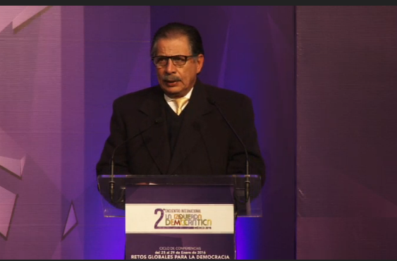SintropiaMex's tweet photo. .@jesusortegam brinda un mensaje final en el #2EncuentroDeIzquierdas agradeciendo a cada uno de los participantes. https://t.co/vnpxmdS9Zy