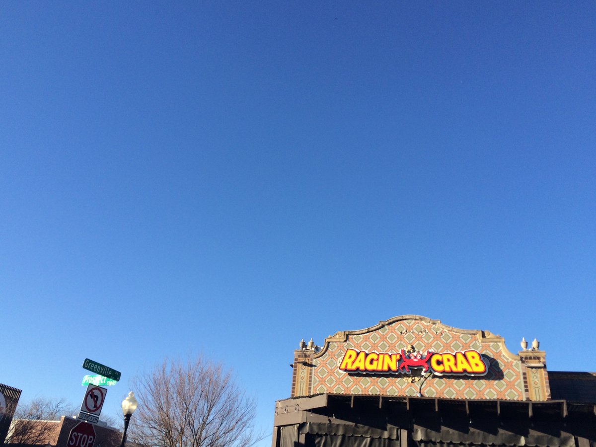ragincrabdallas's tweet photo. Happy Friday with sun shining, delicious flavors. . .#ragincrab #LowestGreenville #lovelowestgreenville https://t.co/IKmzY674P3