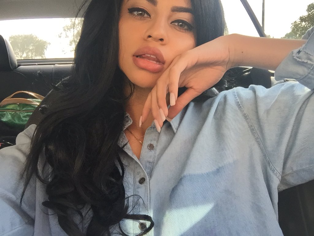 simplynessa15's tweet photo. Hey https://t.co/rGmTPfC1jM