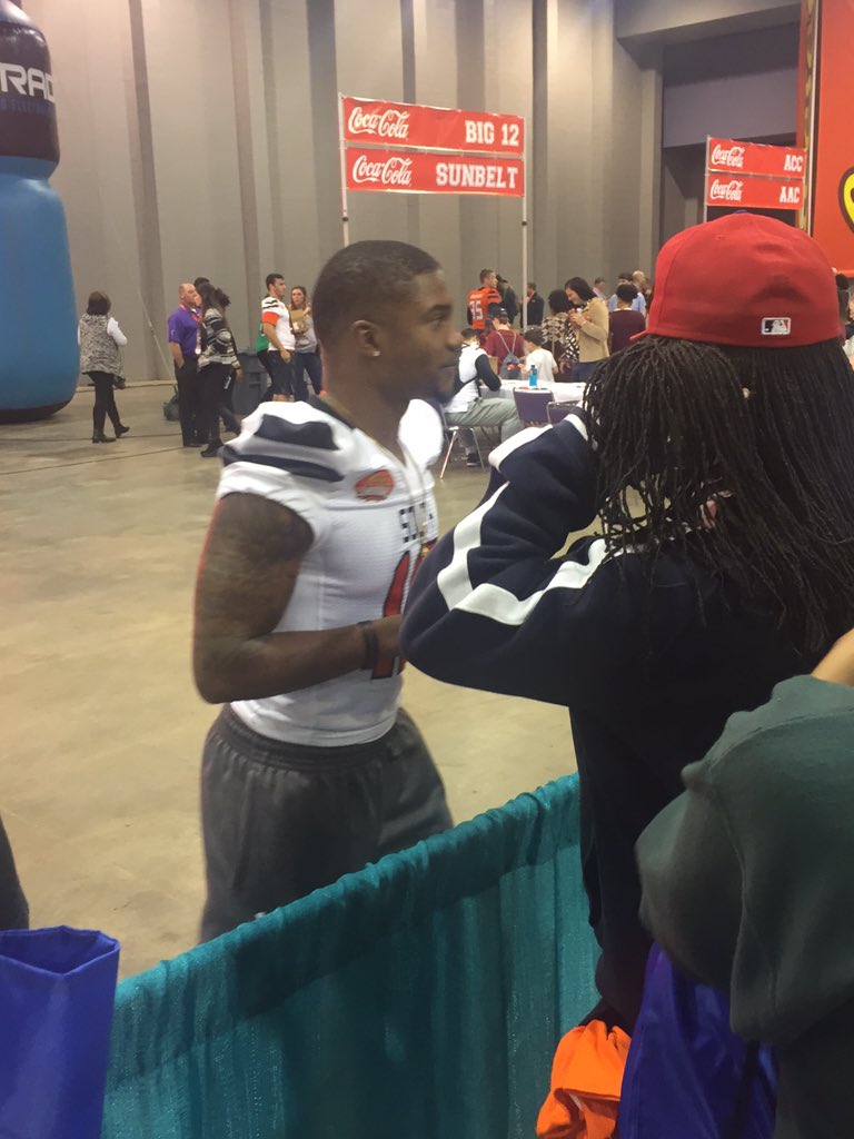 _dawnmontgomery's tweet photo. At least K.J Maye of @GopherFootball was nice enough to speak to @FansFavoriteFan #B1G #FansCFB #SeniorBowl https://t.co/iE2GVnqndf