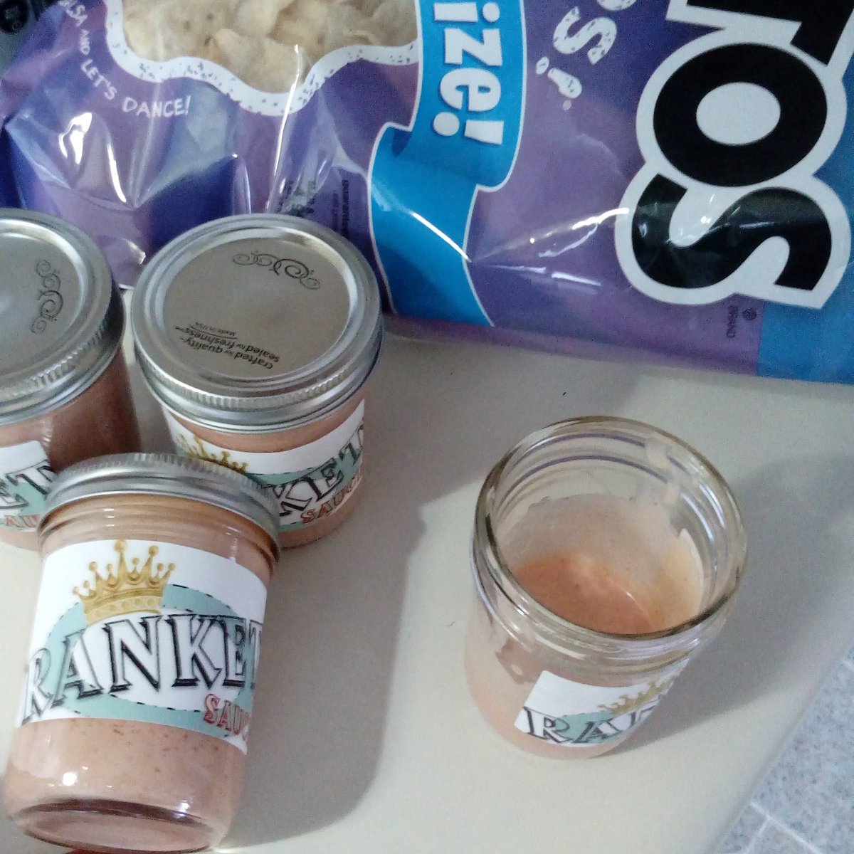 Mr_Ranketsauce's tweet photo. #Ranket and Tortitos chips
#GoodSnackin https://t.co/exuqRsV1nN