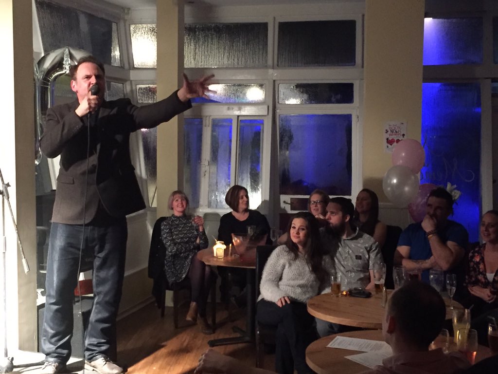 anitaeholmes's tweet image. Great crowd! Geoff Whiting on stage @ Pierpoint Torquay #geoffwhitingba1, #iszilawrence, #mirthcontrol