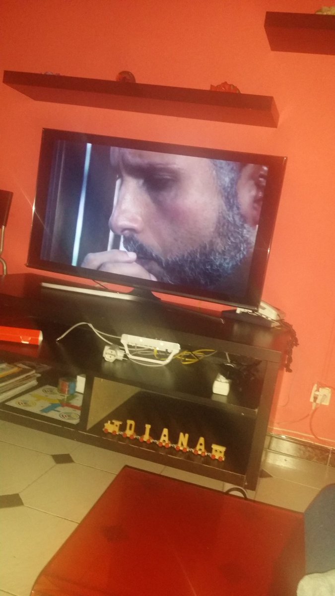 JoseDValle1's tweet photo. Volví a empezar la serie #ElCapo1 2 3. @Marlon_Moreno_S @ElCapoFans muerte de el hijo del capó #JuanPablo https://t.co/Em1rnOZ08W