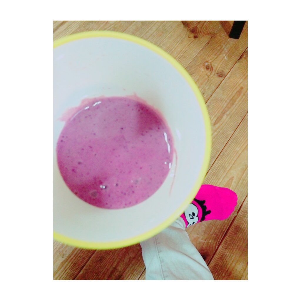 Ke2o64y's tweet photo. あさ
◎ベリースムージー

靴下もピーンク
今日も1日頑張るよ〜 https://t.co/zWmxZ6BFPW