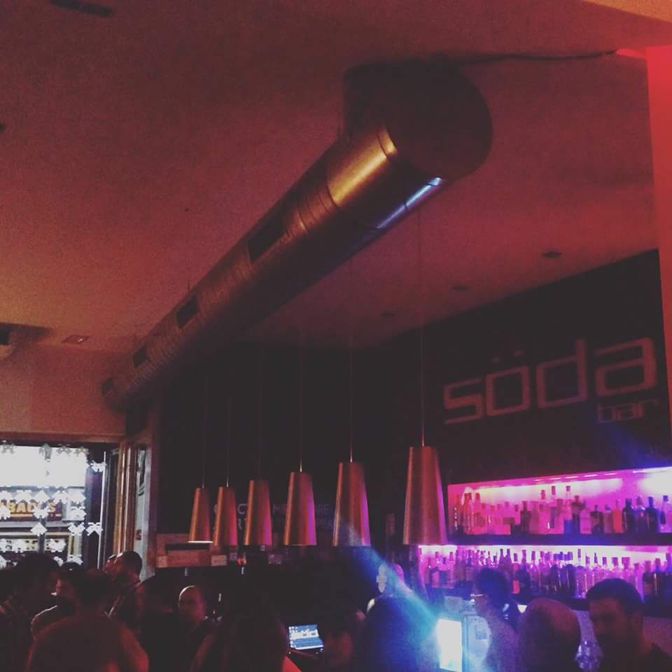 PlugShoes's tweet photo. Ambiente y música muy top en la primera #plugsessions en @Södabar con @SendasEspirales 
#pluggers #plug_shoes #party https://t.co/8ujSyGpeK5