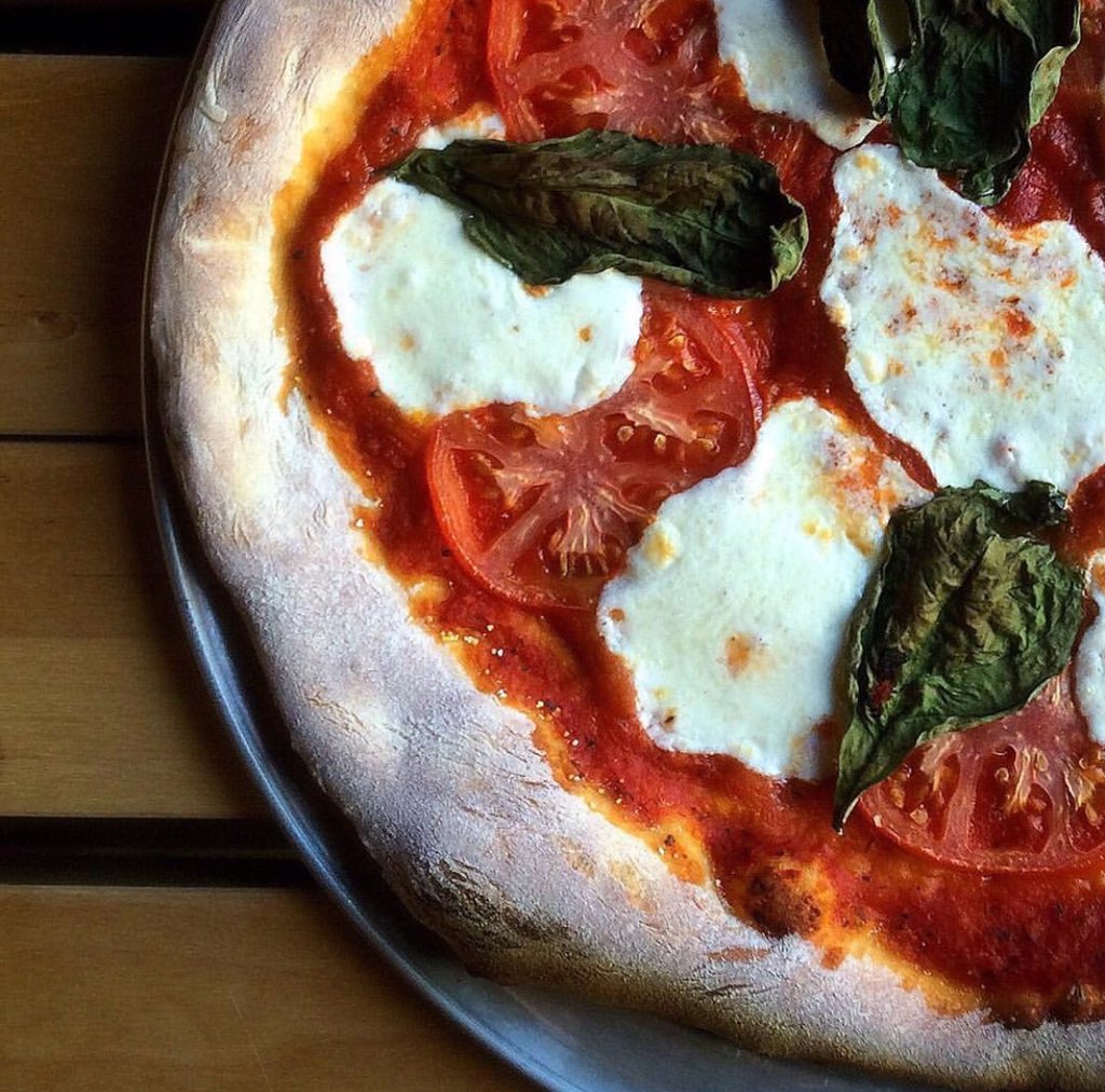 #Streeterville #hospital employees get 20%off. 🍕🍺🍸 Join us after shift! #ChicagoNurses #chicagodoctors