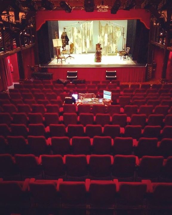 Singing_Fleur's tweet photo. Teching finished in this lovely little theatre in Oxted #LaBoheme #MerryOpera #BarnTheatre https://t.co/rsfNxQvEMc