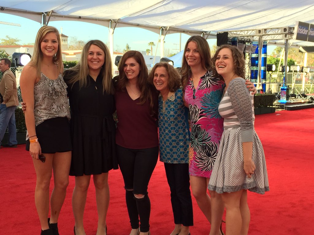 sagaftraFOUND's tweet photo. Enjoying the #SAGAwards red carpet with our auction winners and @LaurenDonoghue. #happiness https://t.co/7loi3THByj