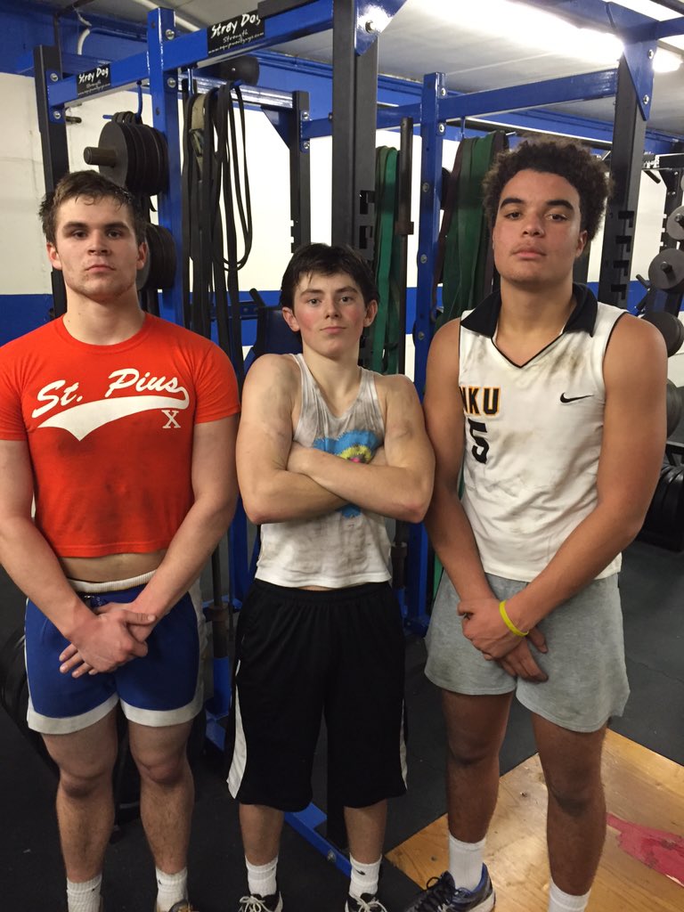CovCathFootball's tweet photo. Tight-Fit T-shirt Friday was a success today! #havingfungettingbig #guysworkinghard #earnyourjersey #colonels https://t.co/IDiocM0Eta