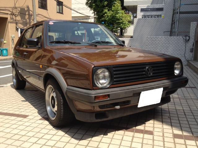 Kazzen 中古車で載ってたけどコレかな 茶色のvwゴルフii 左ハンドルのタンレザーシート仕様とはお洒落 丸目かわいい T Co 12urfu57jy