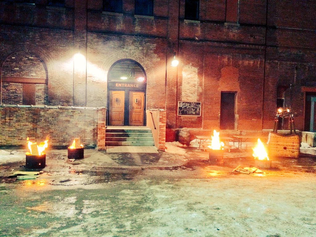 All the fires must mean the @StPaulWinter @stpaulvulcans are up to something tonight at @flatearthbrew! #hailthevulc