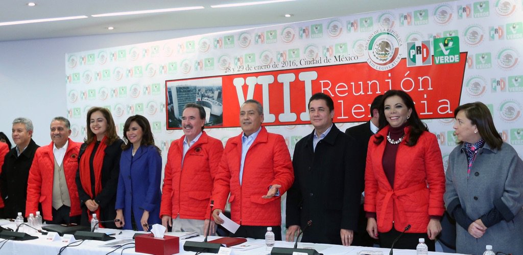 MFBeltrones's tweet photo. Agradezco la invitación de mi amigo @Emilio_Gamboa_ para clausurar la #VIIIReuniónPlenaria de @Senado_PRI https://t.co/DFOarK4PxI