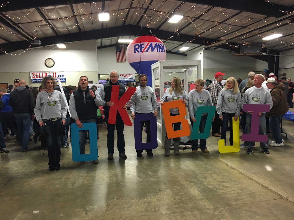BojiWinterGames's tweet photo. Getting their cheer on @lakes_re Chili Cook Off @BojiWinterGames https://t.co/gwfBp6pTEo