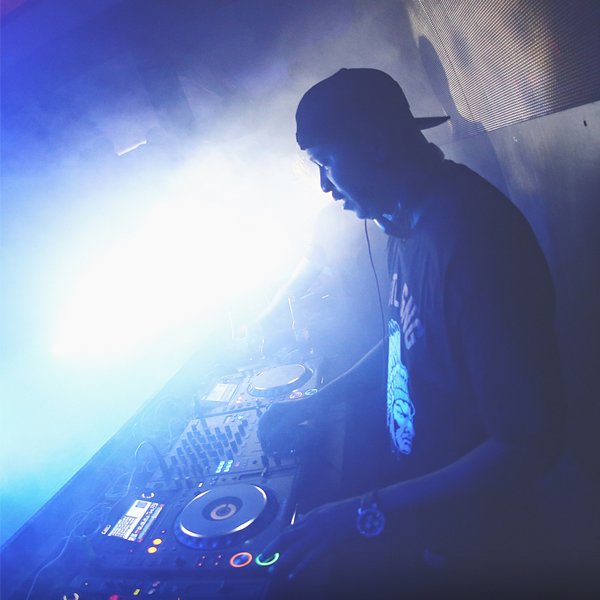 djtoddterry's tweet photo. I'm playing @mdntsnacks @rolandclark @harrychoochoo @Djjoeski73 @AlexanderTechnq @rivastarr  https://t.co/sAf6yxis4w https://t.co/mHr75dPhqT