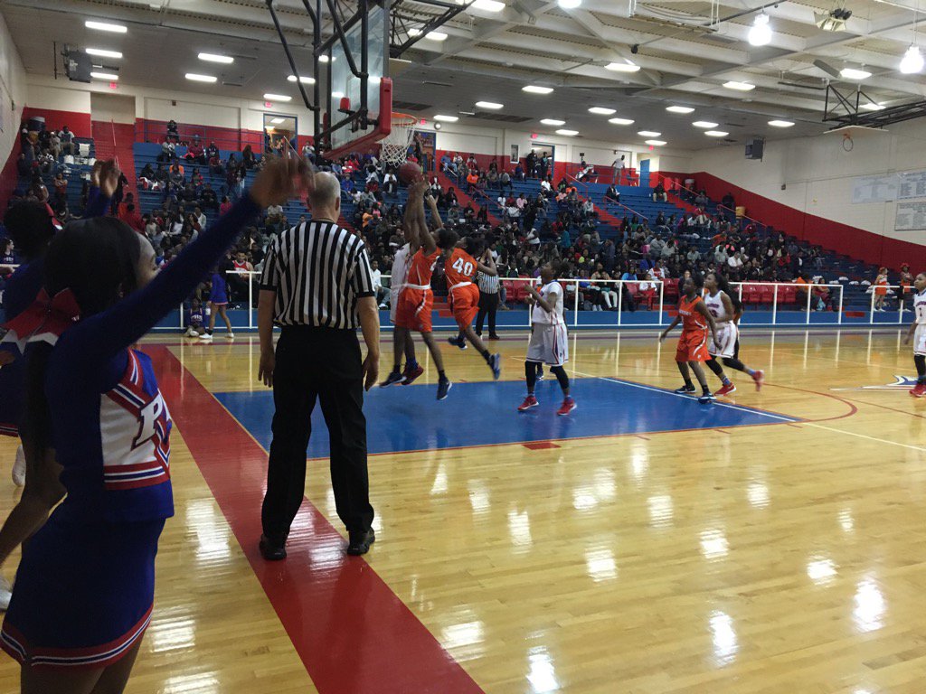 ChatoWilson13's tweet photo. Parkview High School is always has one of the best #HSBball environments in the state. Hall at Parkview tonight! https://t.co/goG2gM4zcn