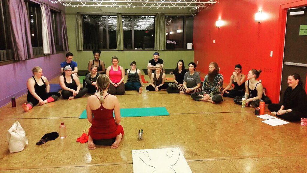 yogahothouse's tweet image. Some familiar faces. #AssistantLab #funkyfam #funkybuddhayoga