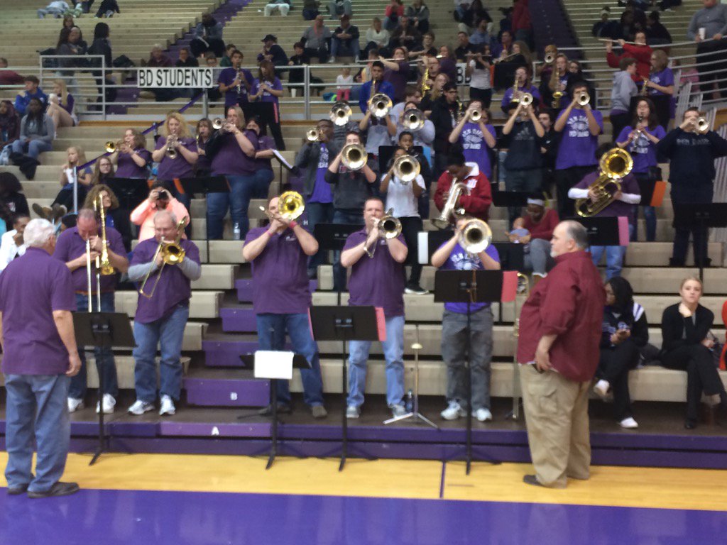 WayneTwpSuper's tweet photo. The @Giantbands and the @BenDavisAlumni Band keeping the spirits high tonight. https://t.co/TkGeMzAlFf