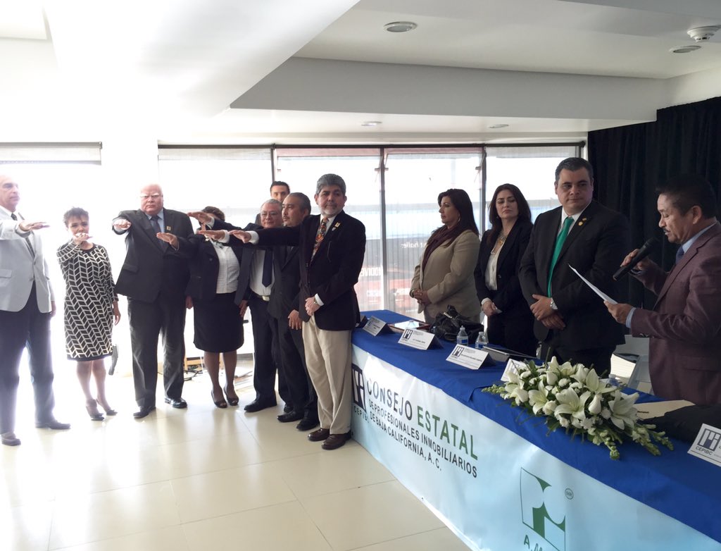 gilbertohiratac's tweet photo. Gracias por la invitación a la toma de protesta del Consejo Estatal de Profesionales Inmobiliarios B.C A.C. #CEPIBC https://t.co/tdkeopMUzh