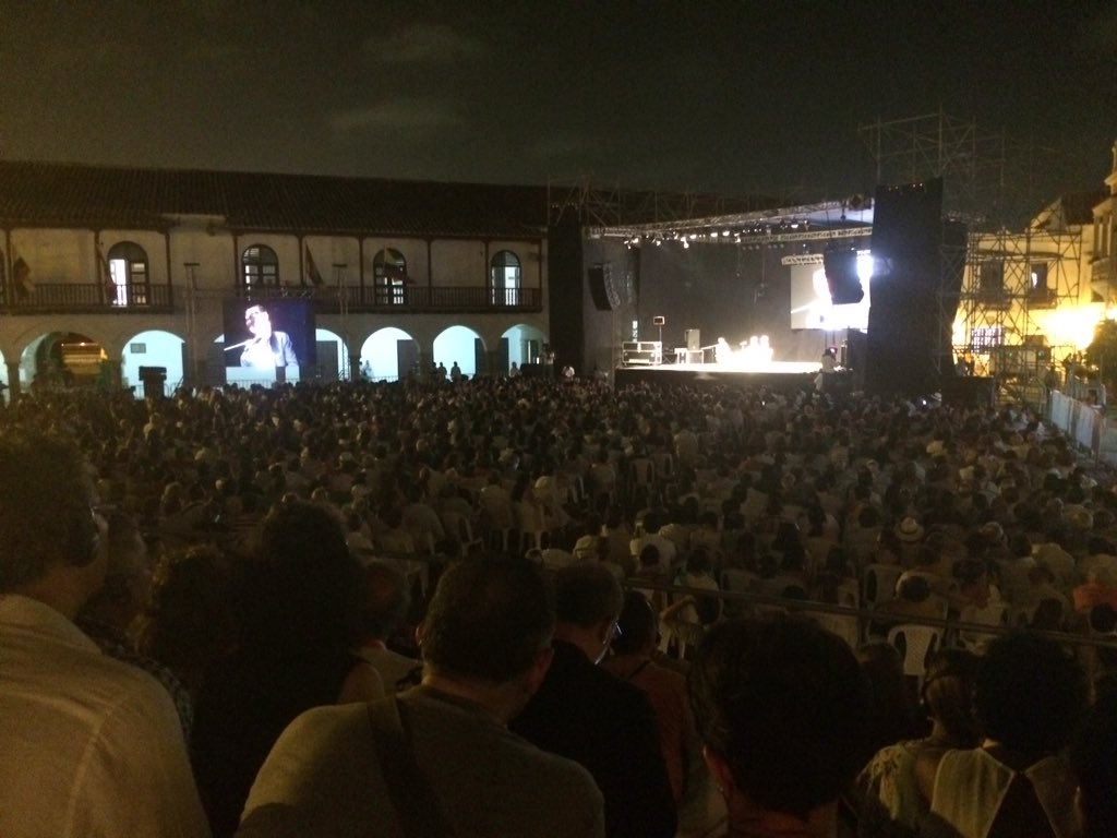 nachocardona1's tweet photo. No es un concierto. Es una conversación sobre economía a cielo abierto @MoisesNaim @PikettyLeMonde @hayfestival_esp https://t.co/HkRXhpodUQ