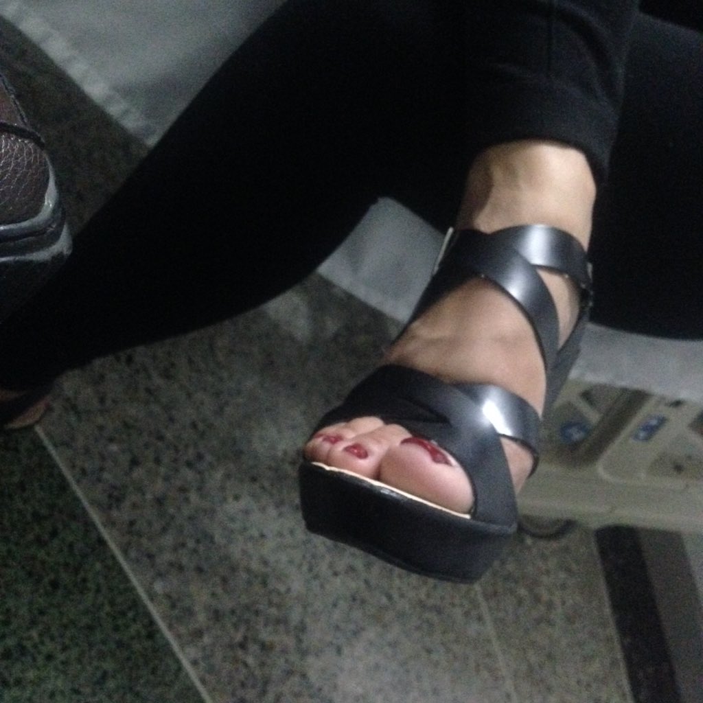 idepsa's tweet photo. #Idepsa #piesbonitos #piesbellosmujerperfecta #feetword #feetgoddess #latina #venezolana https://t.co/VIRaaas4sP