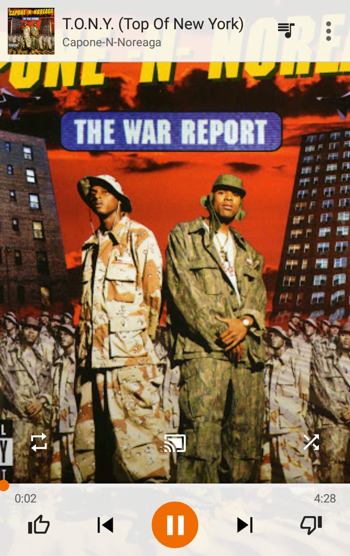 MilaniMaddox's tweet image. Is it the 🚬 cause I cant find capone or noreaga in this pic? I had to zoom in 100x #whodem  😕???? 😂😂😂😂