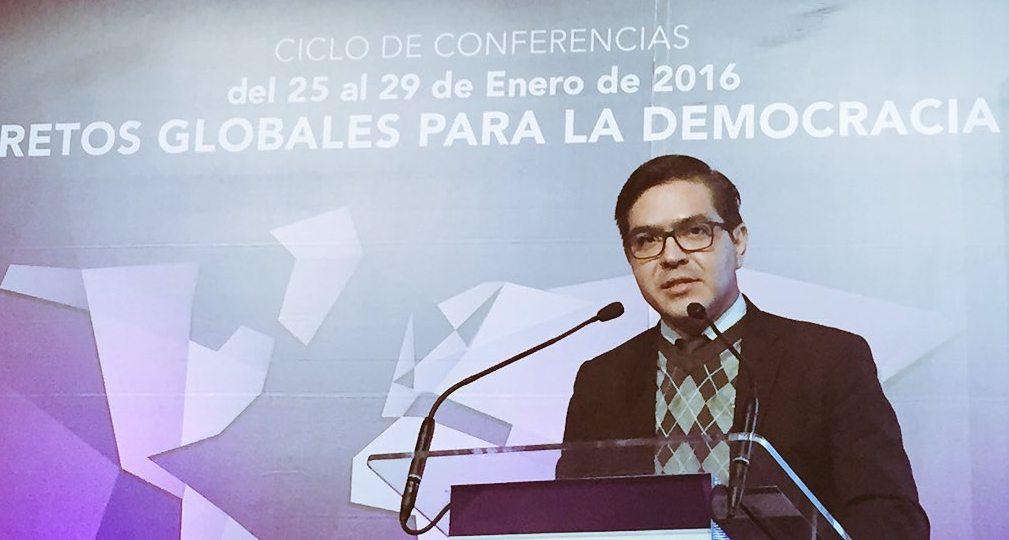 SintropiaMex's tweet photo. Una reforma migratoria en EUA reconocería los derechos de los migrantes: @El_Sigala #2EncuentroDeIzquierdas https://t.co/IEQnuIF1qP