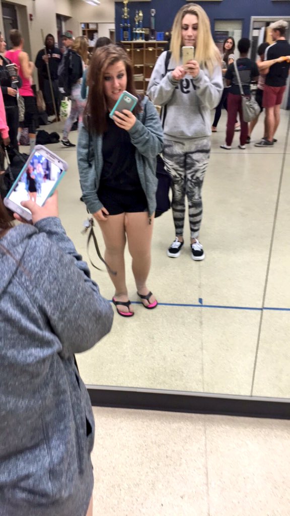 jbiebes_lexa's tweet image. 💜tonight was fun #showweekend💛🐺