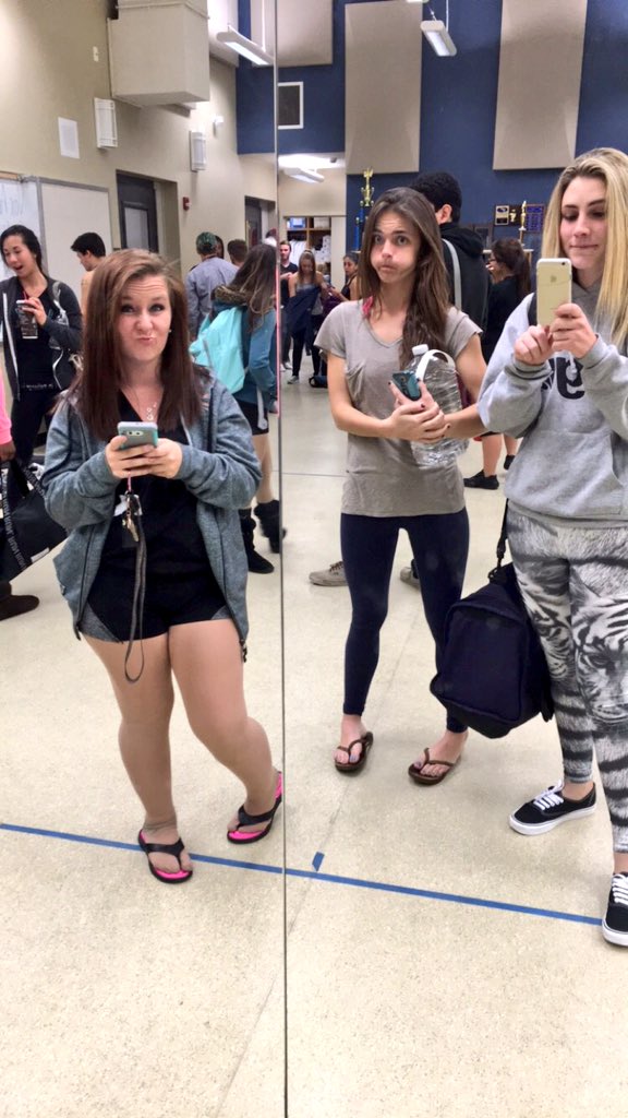 jbiebes_lexa's tweet image. 💜tonight was fun #showweekend💛🐺