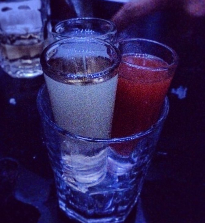 BbLlan's tweet image. Un tequila por cada duda ... #Pardan 🙈