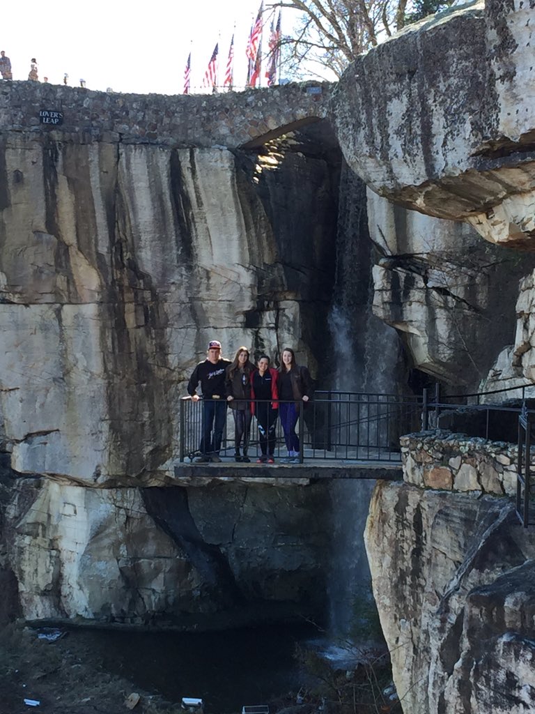 uhsra's tweet photo. Rock City! https://t.co/DQJwIyjDoA