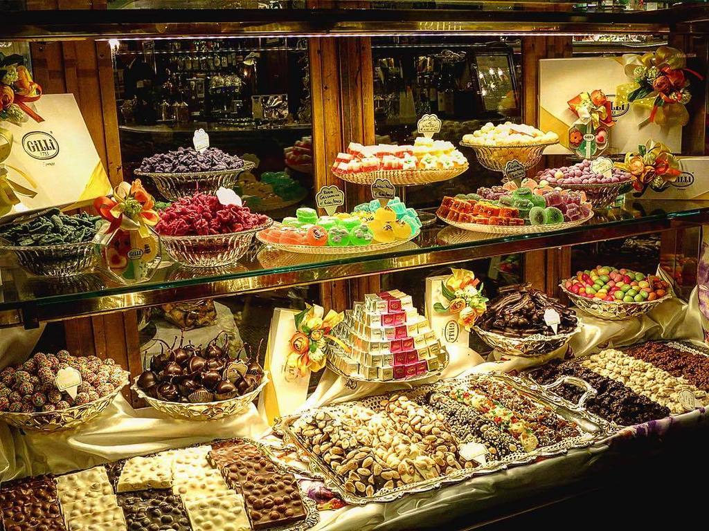 WeTuscany's tweet photo. #caffegilli #firenze #toscana #italia #dolci #colori https://t.co/aKKoNbR6rW