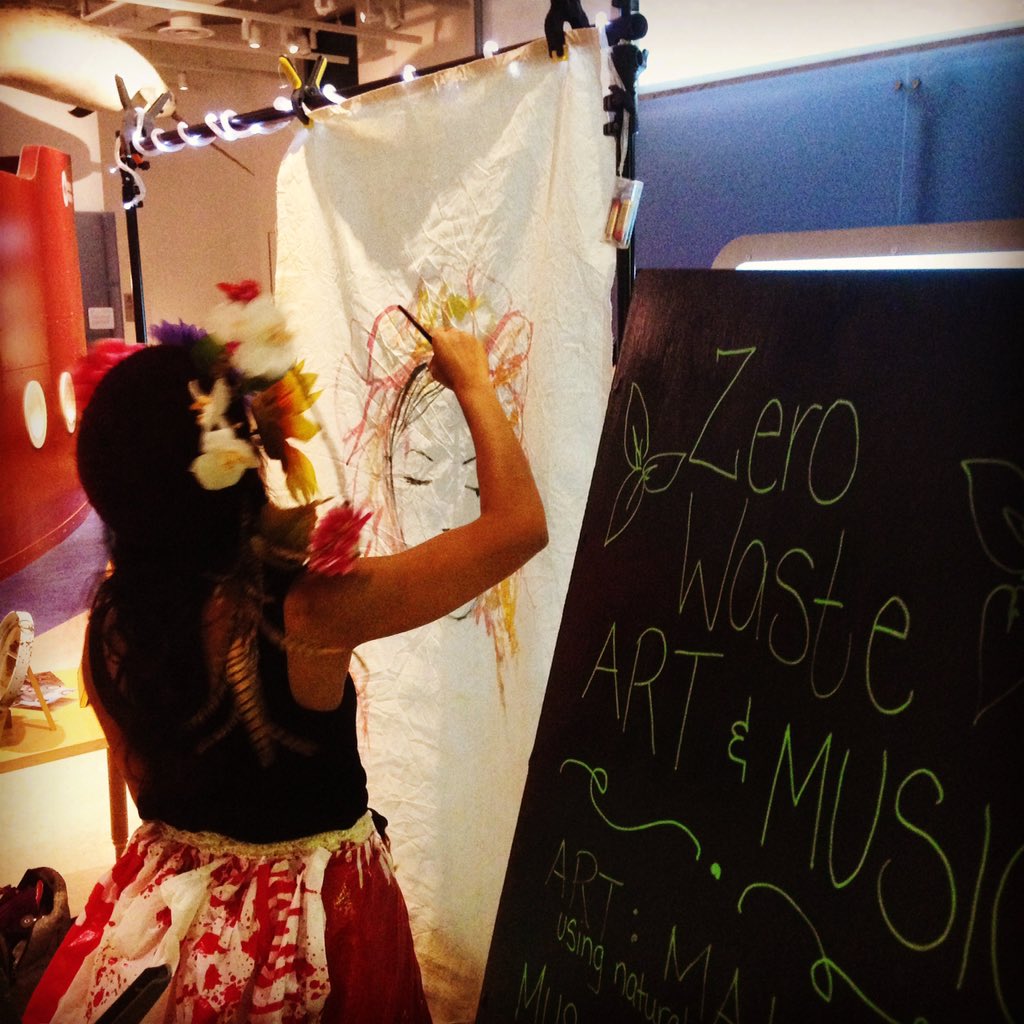 ChinatownRemix's tweet photo. Art zone @museumofnature #naturenocturne #ctremixed #livepainting https://t.co/yIJx3t70Ni