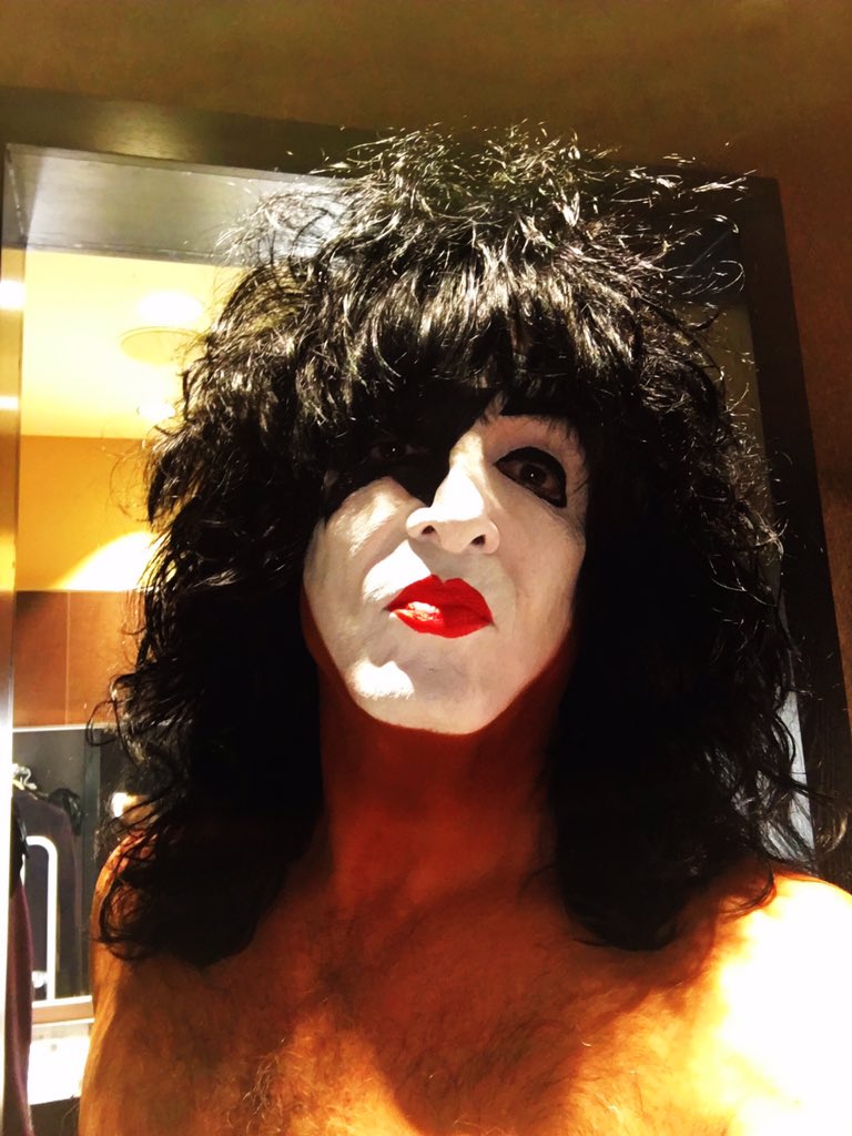 PaulStanleyLive's tweet photo. Time to KICK SOME ASS! Hittin' the stage now in Durant, OK https://t.co/NmOFUn2tA2