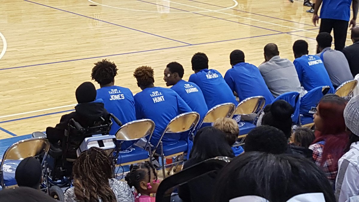 TACKLEtoledo's tweet photo. Great night of basketball!!! Tackle proud to be a part of the community and schools!!#TPSPROUD!!!!!#alwayskidsfirst! https://t.co/f9PuAGxK97