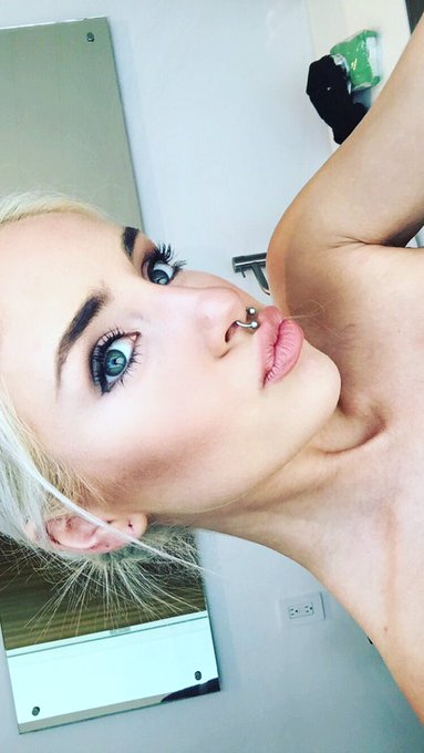 😘😘 https://t.co/EFoGb2fYRf