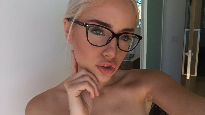 😘😘 https://t.co/EFoGb2fYRf