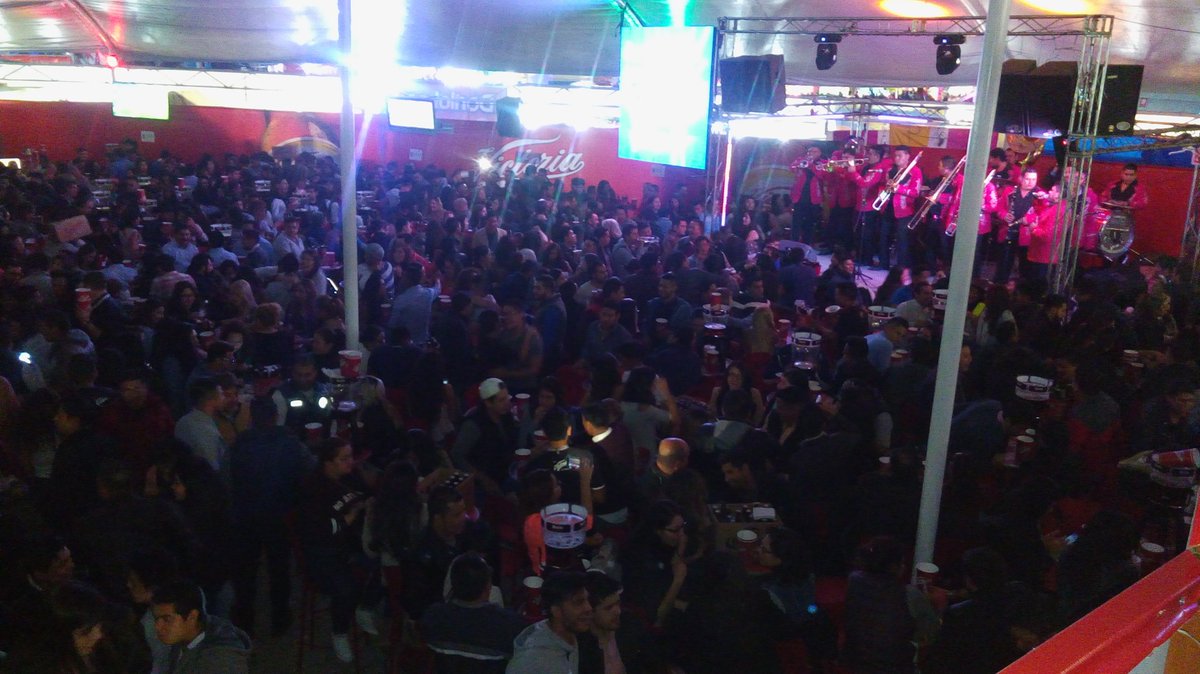 labestiafmleon's tweet photo. La @BandaRebelde ya esta en el escenario de la @MacroTerraza es noche de #AfterParty en la Feria de León!!! https://t.co/rAFgU5lMls
