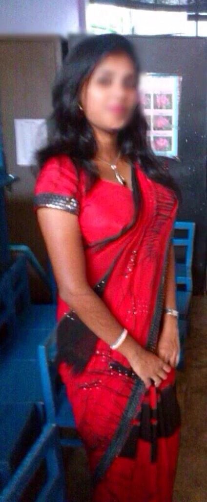 முன்னேந்தி பின் பின்னேந்தி
களையெடுக்கும் அவனின் 
கலையை ரசிக்கும் ரசிகை நான் ..