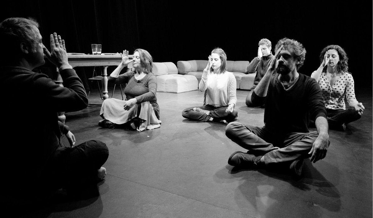 #Larespiración de #Sanzol es brillante y divertidísima con actuaciones sobresalientes cultura.elpais.com/cultura/2016/0…