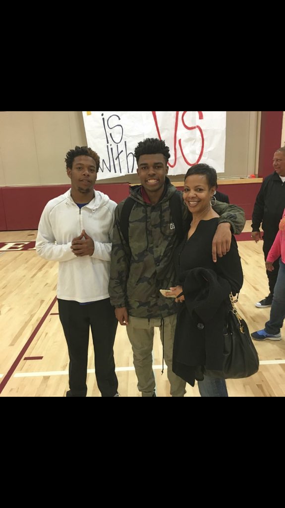 CJSobers's tweet photo. I'm so glad my fam was able to come out to my game tonigh! Love y'all ✊🏽 https://t.co/ESzRpri4MJ