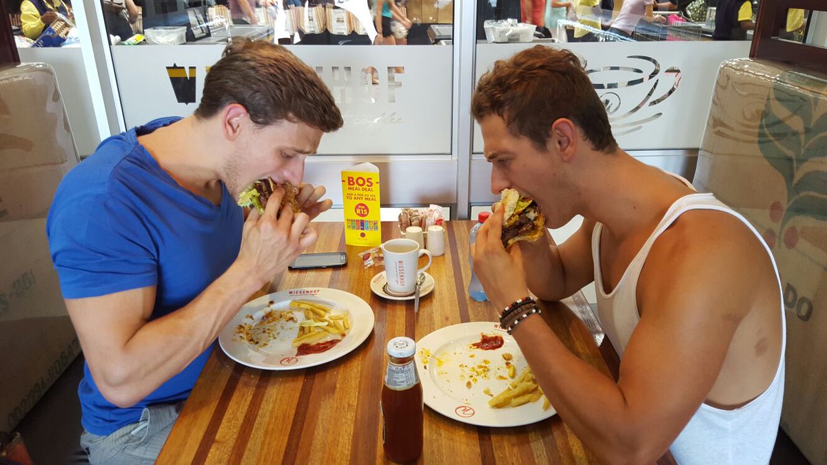 Wow. <a href="/4KobusWiese/">Kobus Wiese</a> jy weet van. Amazing burgers by @Wiesenhofcoffee . Perfek! #burgers #100% #weekend #likeaboss