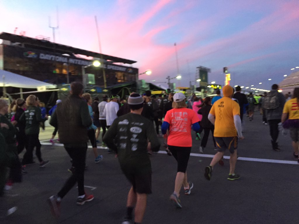 DAYTONA's tweet image. Lace up your sneakers! It's time for the #DAYTONA5K Fun Run &amp;amp; Walk!